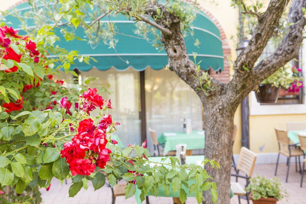 Hotel Antichi Cortili Dossobuono Eksteriør billede